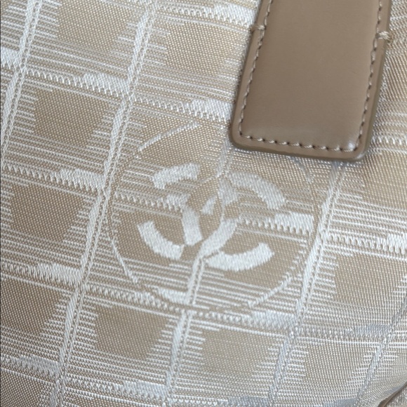 CHANEL New Travel Line Beige Nylon Tote Bag - Picture 2 of 16